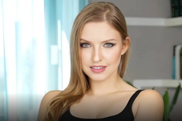 Jayla De Angelis: Complete Bio, Age, Career & Net Worth 2026